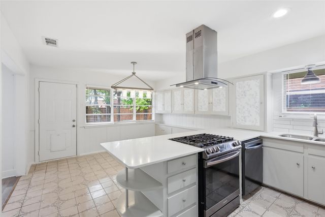 2010 Swansee Drive, Dallas, TX 75232