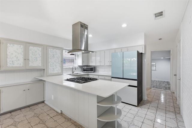 2010 Swansee Drive, Dallas, TX 75232