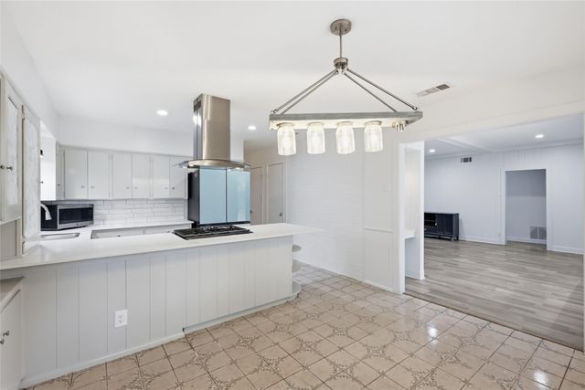2010 Swansee Drive, Dallas, TX 75232