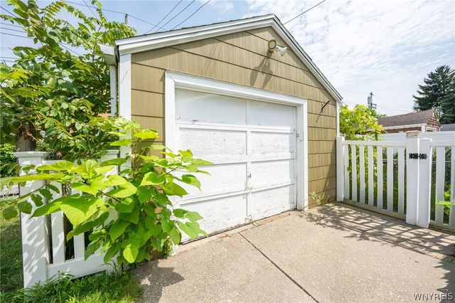 84 Alpine Place, Cheektowaga, NY 14225