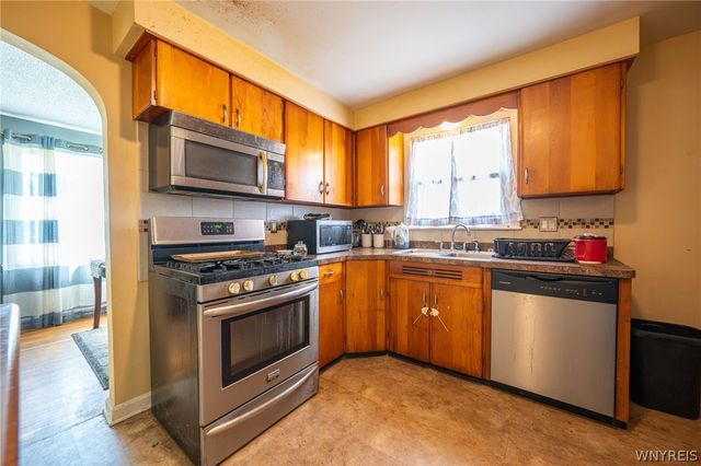 84 Alpine Place, Cheektowaga, NY 14225