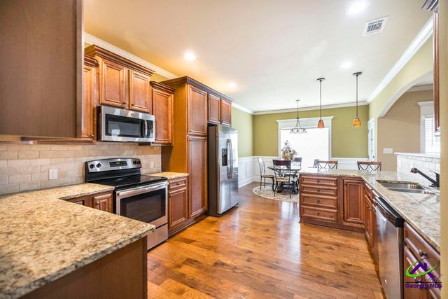 110 Regency Court, Warner Robins, GA 31088