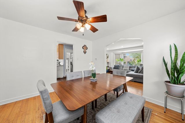 9141 S Albany Avenue S, Evergreen Park, IL 60805