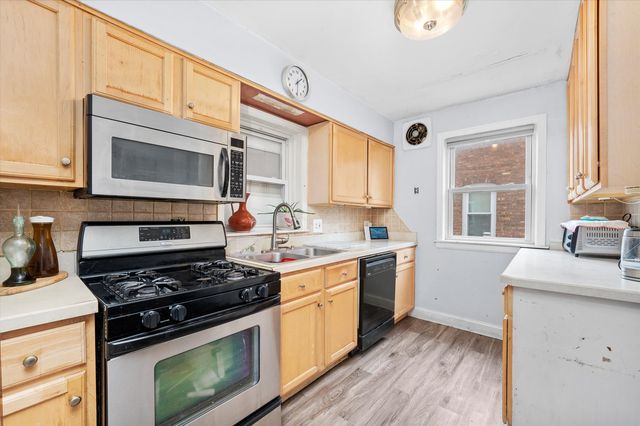 9141 S Albany Avenue S, Evergreen Park, IL 60805