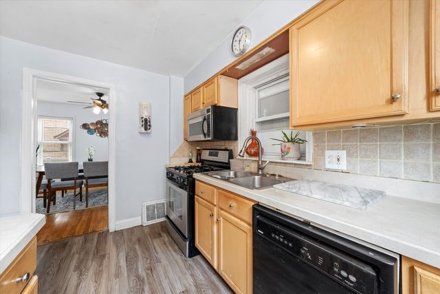 9141 S Albany Avenue S, Evergreen Park, IL 60805