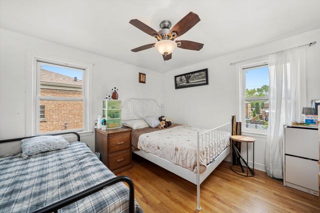 9141 S Albany Avenue S, Evergreen Park, IL 60805