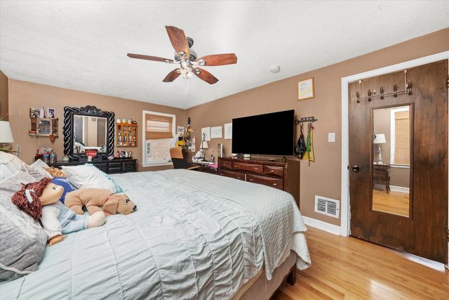 9141 S Albany Avenue S, Evergreen Park, IL 60805