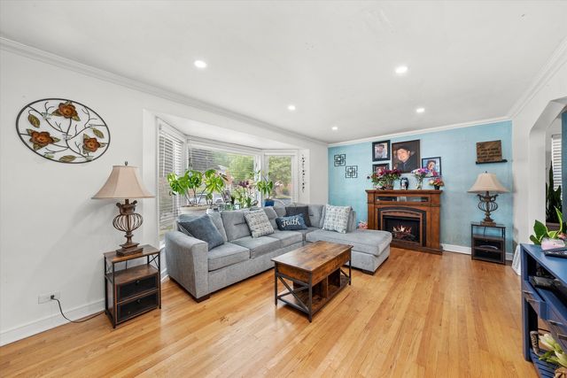 9141 S Albany Avenue S, Evergreen Park, IL 60805