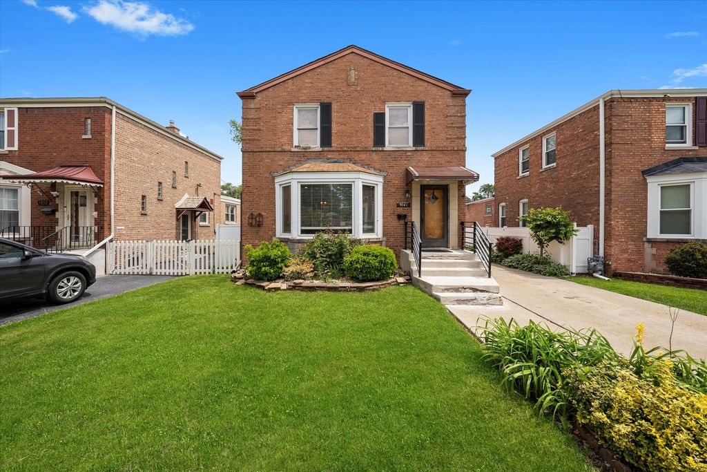9141 S Albany Avenue S, Evergreen Park, IL 60805