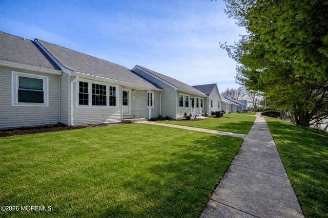 80 Parkway Drive D, Freehold, NJ 07728