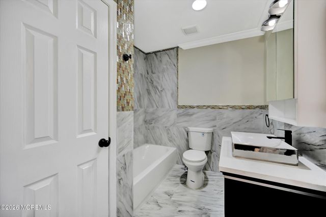 80 Parkway Drive D, Freehold, NJ 07728