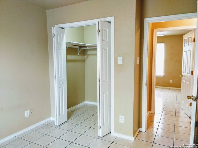 422 Amires Pl, San Antonio, TX 78237