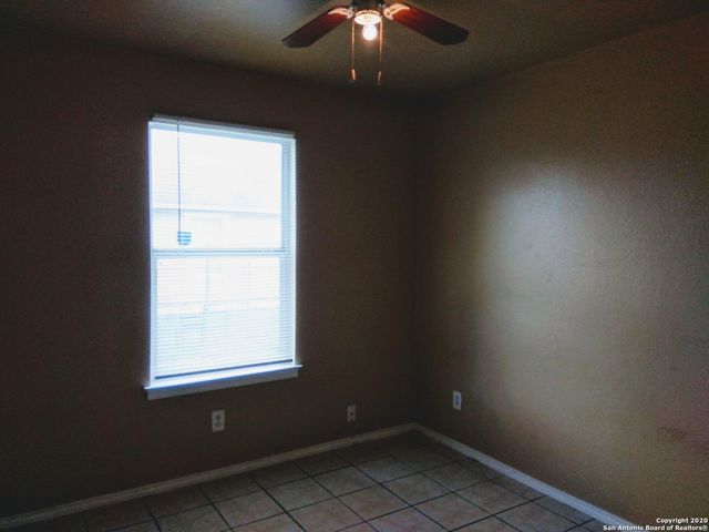 422 Amires Pl, San Antonio, TX 78237
