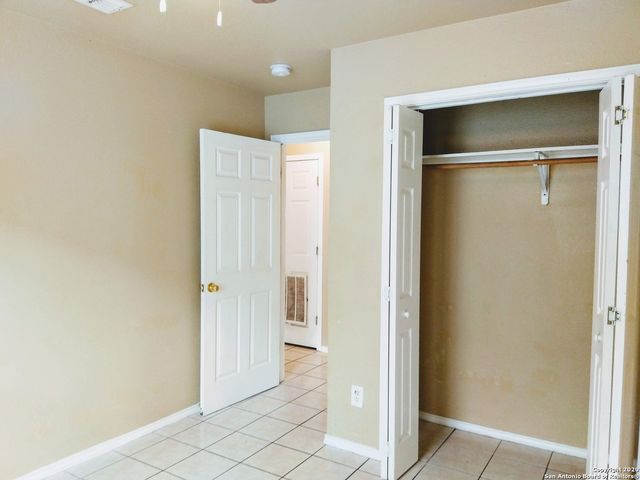 422 Amires Pl, San Antonio, TX 78237