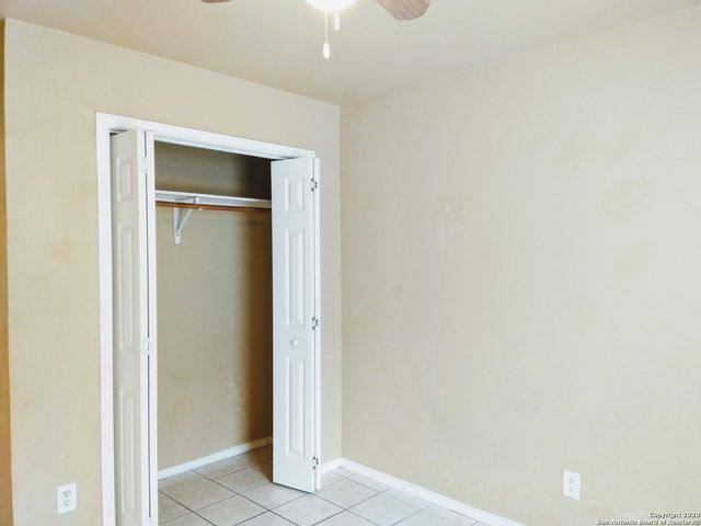 422 Amires Pl, San Antonio, TX 78237