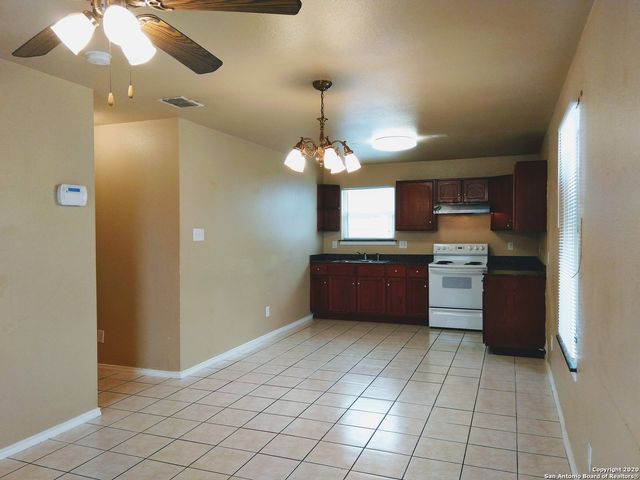 422 Amires Pl, San Antonio, TX 78237