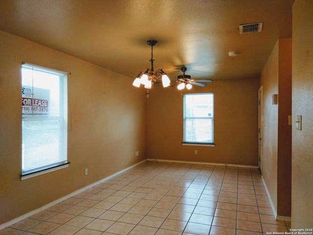 422 Amires Pl, San Antonio, TX 78237