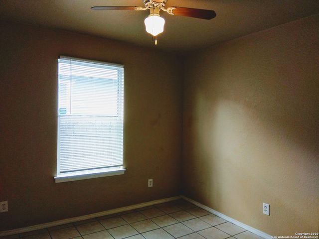 422 Amires Pl, San Antonio, TX 78237