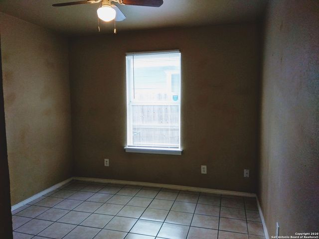 422 Amires Pl, San Antonio, TX 78237