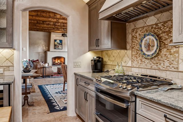 16 Cloud March, Santa Fe, NM 87506