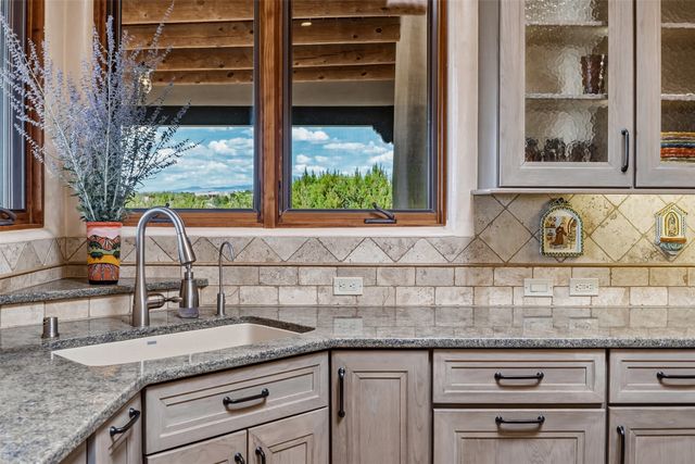 16 Cloud March, Santa Fe, NM 87506