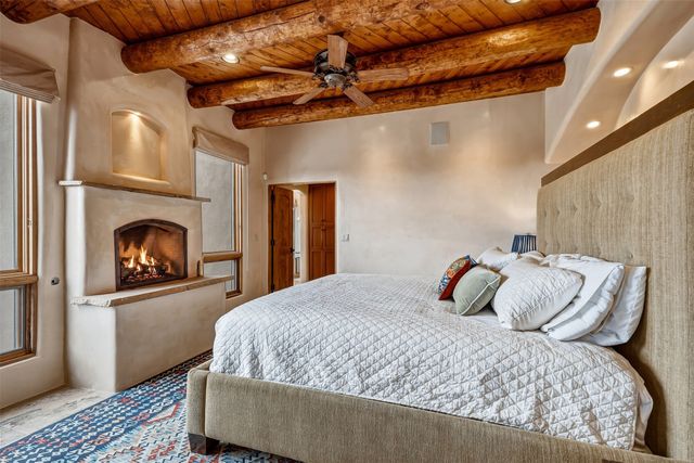 16 Cloud March, Santa Fe, NM 87506