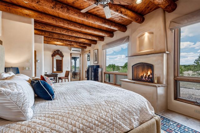 16 Cloud March, Santa Fe, NM 87506