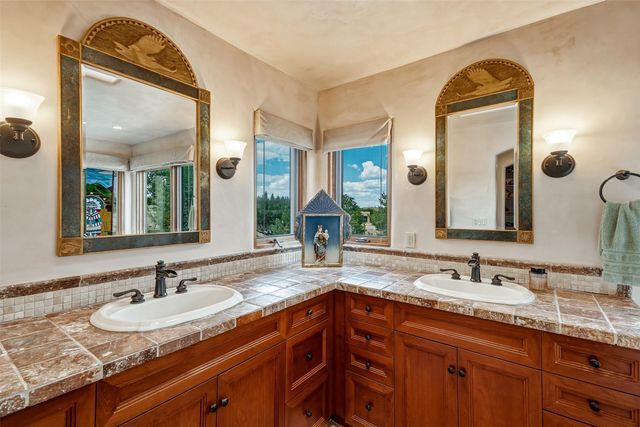 16 Cloud March, Santa Fe, NM 87506