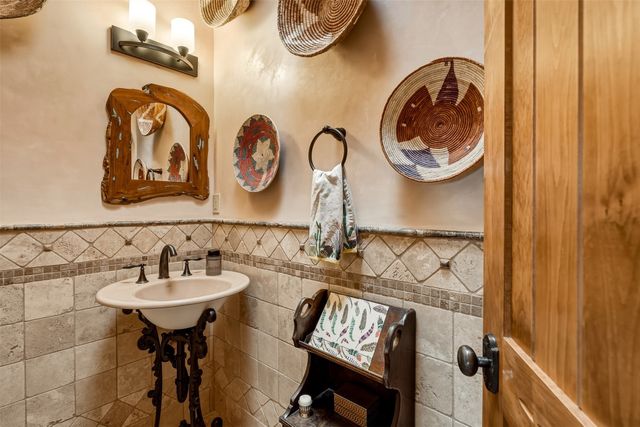 16 Cloud March, Santa Fe, NM 87506