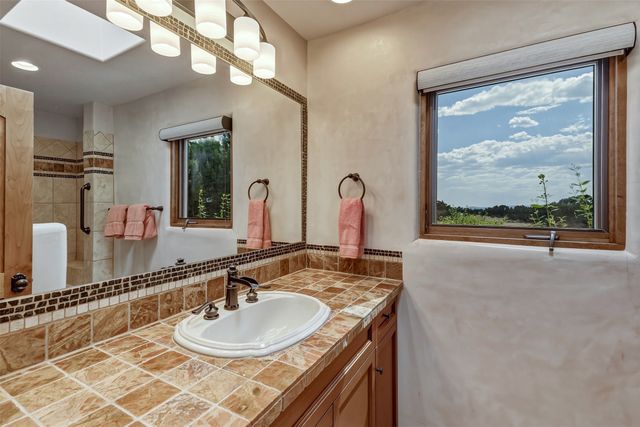 16 Cloud March, Santa Fe, NM 87506
