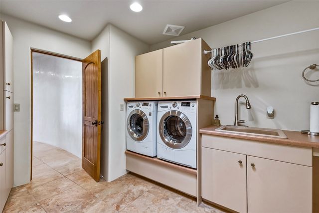 16 Cloud March, Santa Fe, NM 87506