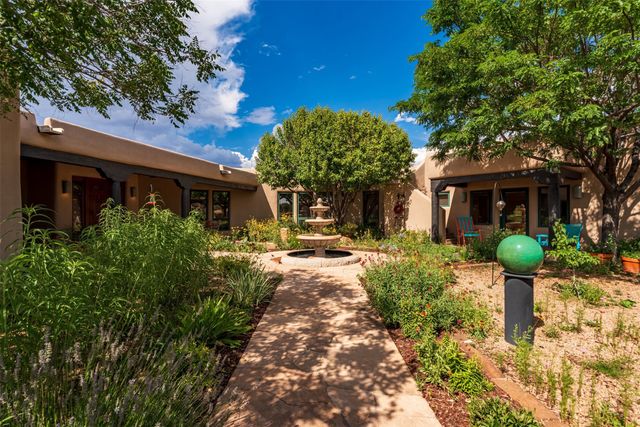16 Cloud March, Santa Fe, NM 87506