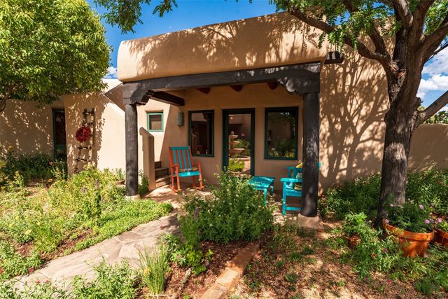 16 Cloud March, Santa Fe, NM 87506