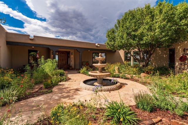 16 Cloud March, Santa Fe, NM 87506