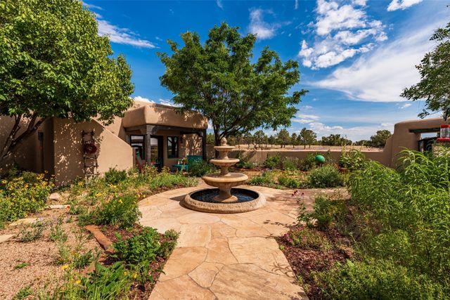 16 Cloud March, Santa Fe, NM 87506