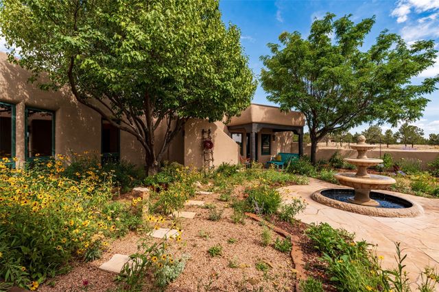 16 Cloud March, Santa Fe, NM 87506