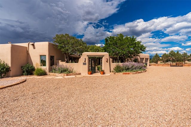 16 Cloud March, Santa Fe, NM 87506
