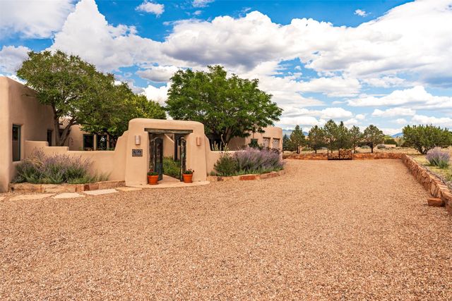 16 Cloud March, Santa Fe, NM 87506