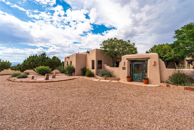 16 Cloud March, Santa Fe, NM 87506