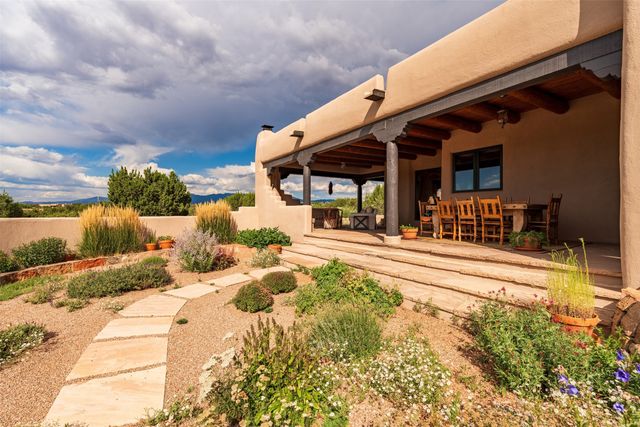 16 Cloud March, Santa Fe, NM 87506
