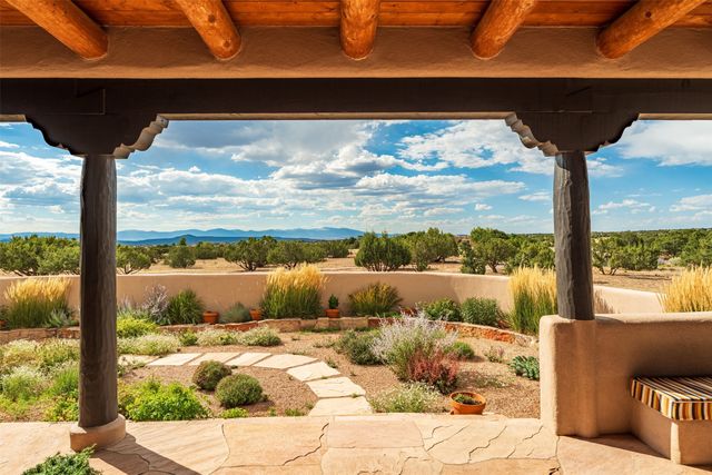 16 Cloud March, Santa Fe, NM 87506