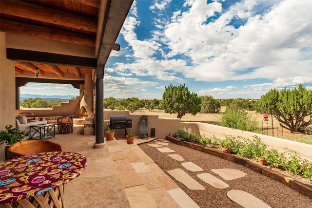 16 Cloud March, Santa Fe, NM 87506