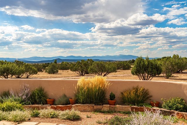 16 Cloud March, Santa Fe, NM 87506