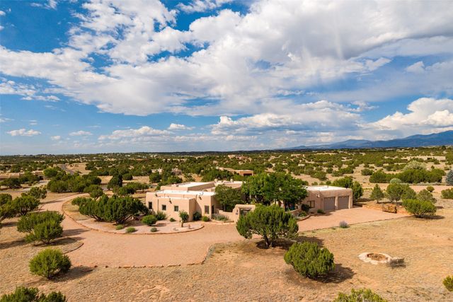 16 Cloud March, Santa Fe, NM 87506