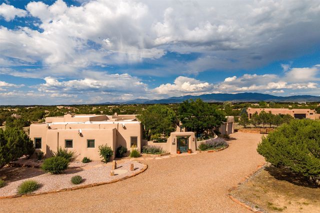 16 Cloud March, Santa Fe, NM 87506