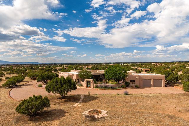 16 Cloud March, Santa Fe, NM 87506