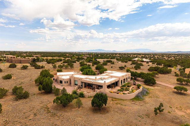 16 Cloud March, Santa Fe, NM 87506