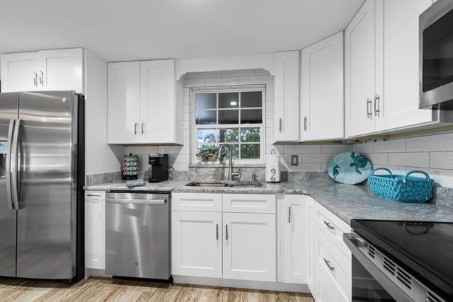 107 6TH STREET NW, Ruskin, FL 33570