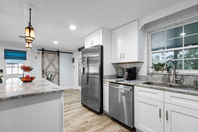 107 6TH STREET NW, Ruskin, FL 33570