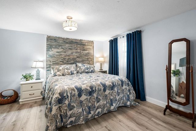 107 6TH STREET NW, Ruskin, FL 33570
